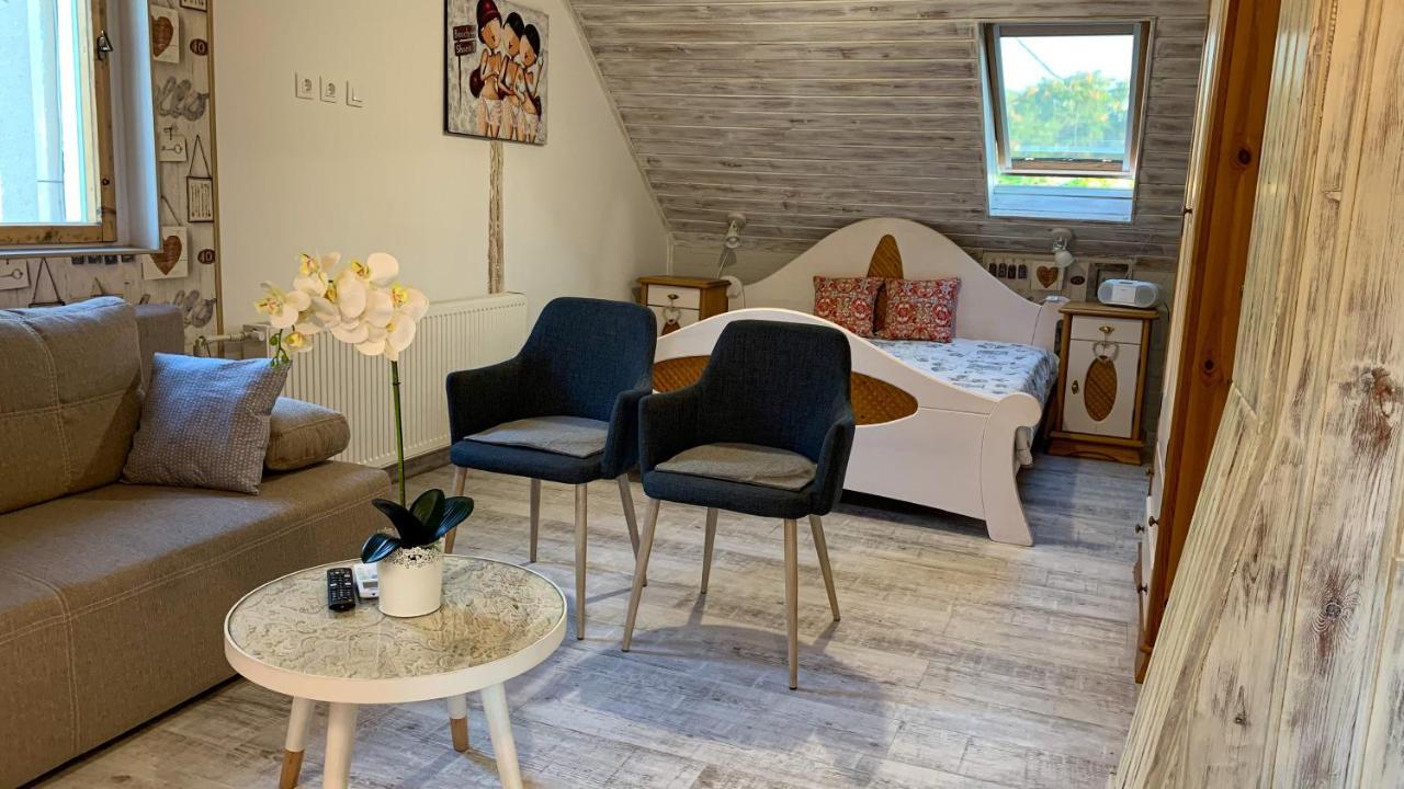 T.H.Ny Village Inn Cottage Tihany Buitenkant foto