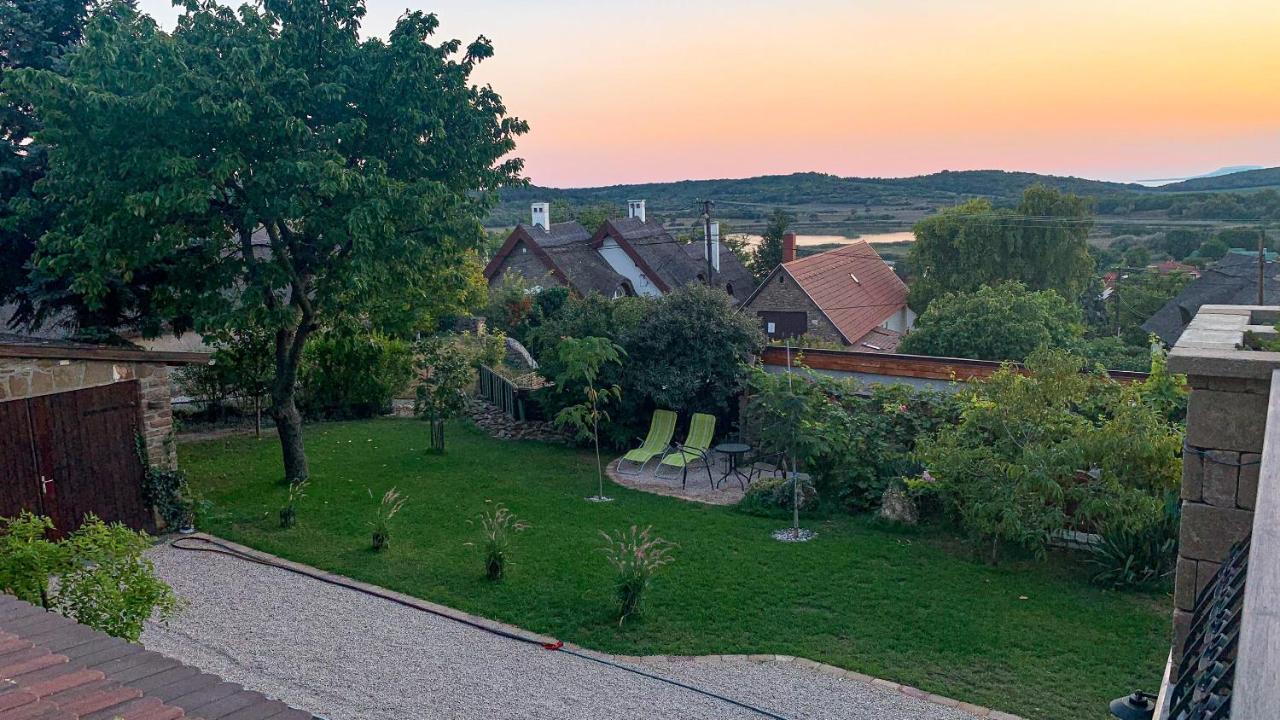 T.H.Ny Village Inn Cottage Tihany Buitenkant foto