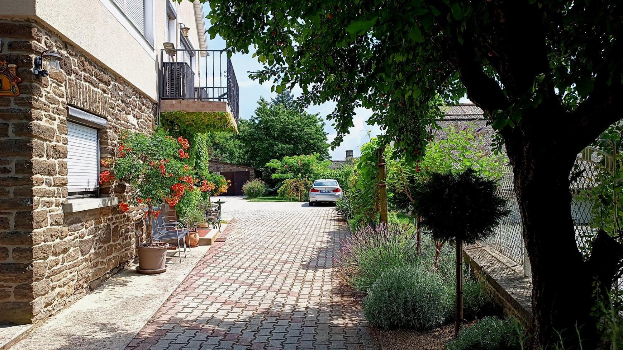 T.H.Ny Village Inn Cottage Tihany Buitenkant foto