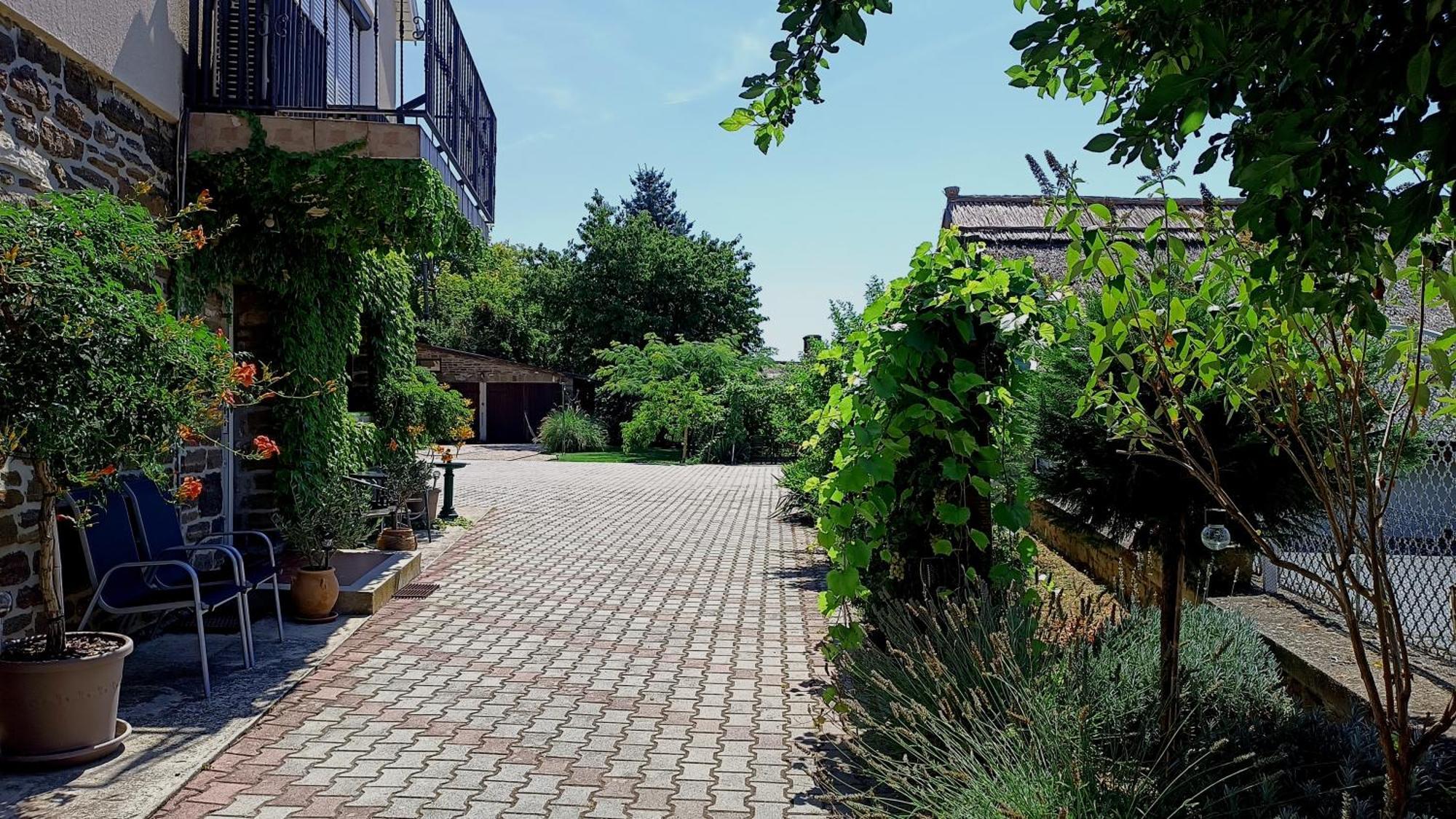 T.H.Ny Village Inn Cottage Tihany Buitenkant foto